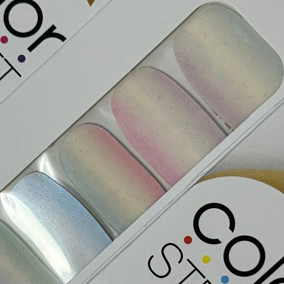 New Color Street “How Do You Hue?” Vertical Gradient Subtle Hue Nail Strips - Picture 1 of 1